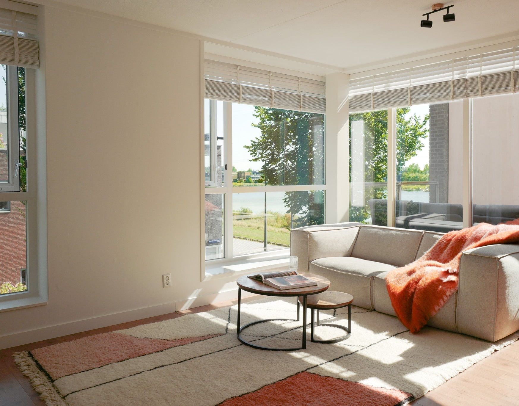 Fluffy Woven Rug Fattih